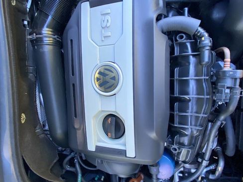 Used 2013 Volkswagen Eos FWD image 56