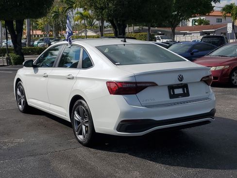 Used 2023 Volkswagen Jetta SE image 3