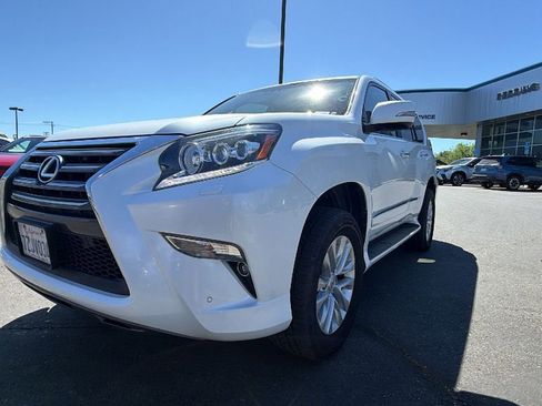 Used 2017 Lexus GX 460 Premium w/ Premium Package image 9