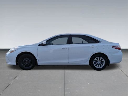 Used 2015 Toyota Camry LE image 2