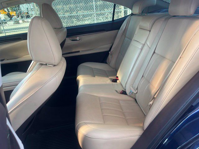 Used 2018 Lexus ES 350 w/ Luxury Package w/Wood Trim FWD image 19