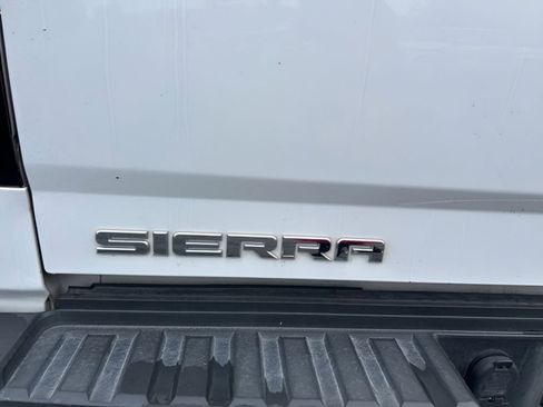Used 2018 GMC Sierra 2500 SLT w/ Duramax Plus Package AWD/4WD image 18