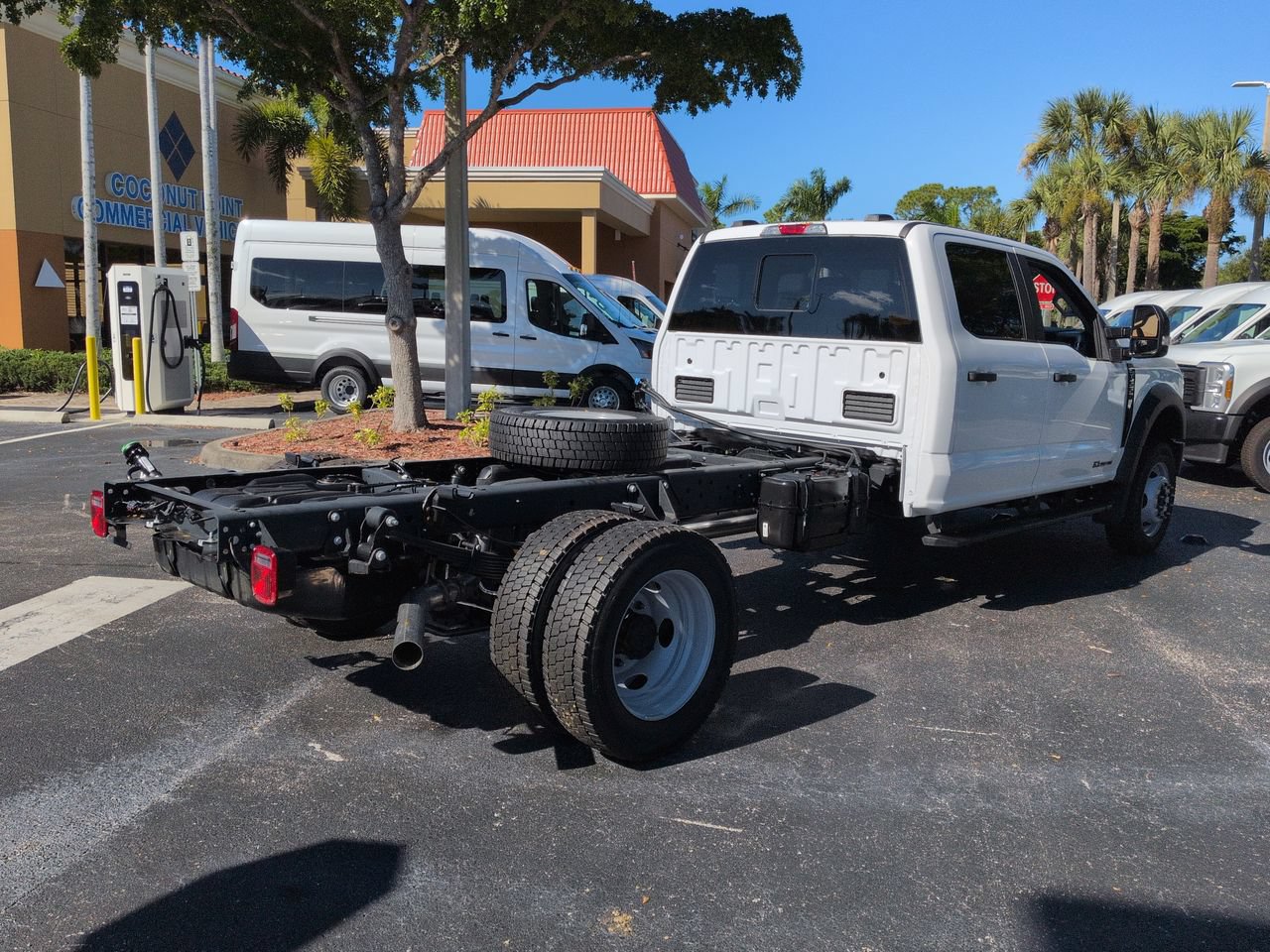 New 2027 Ford F550 4x4 Crew Cab image 4