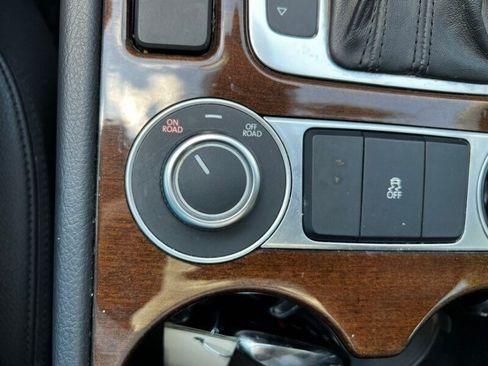 Used 2016 Volkswagen Touareg VR6 AWD/4WD image 36