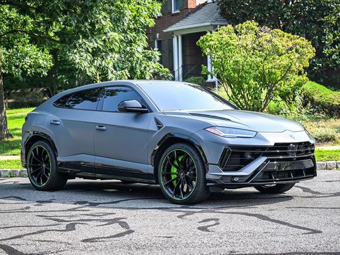 Used 2024 Lamborghini Urus S AWD/4WD image 2