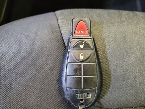 Used 2015 Jeep Cherokee Sport image 32