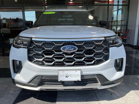 Used 2025 Ford Explorer Platinum w/ LUX Leather Package AWD/4WD image 2