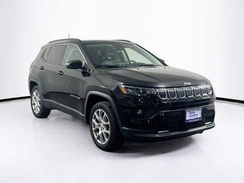 Used 2022 Jeep Compass Latitude w/ Sun and Sound Group AWD/4WD image 3