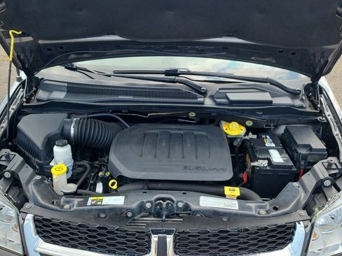 Used 2019 Dodge Grand Caravan SE FWD image 33