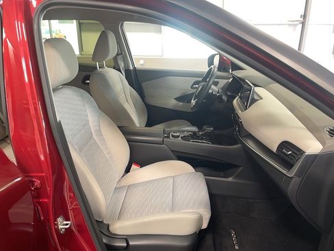 Used 2023 Nissan Rogue SV image 17