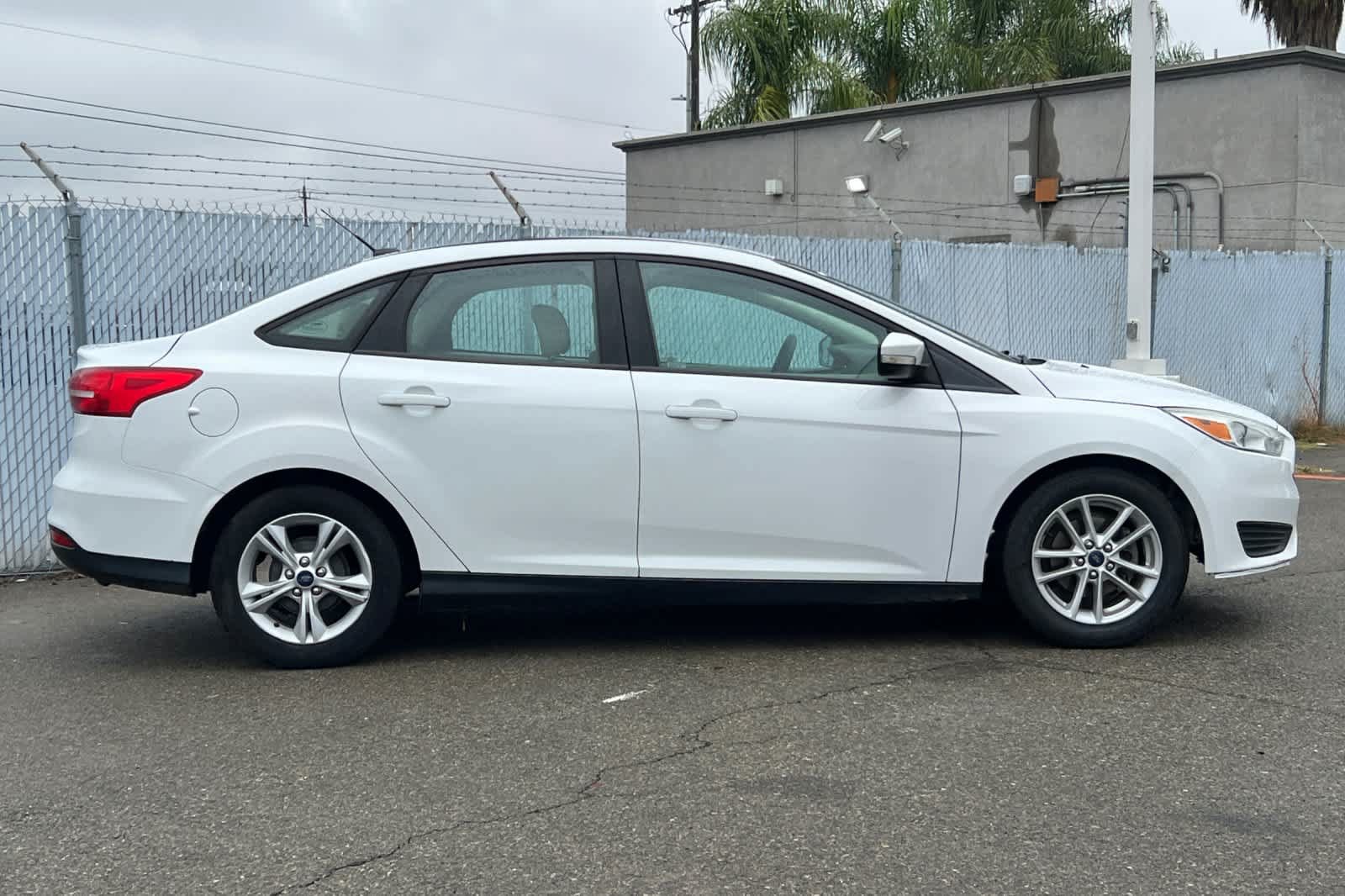 Used 2016 Ford Focus SE FWD image 6