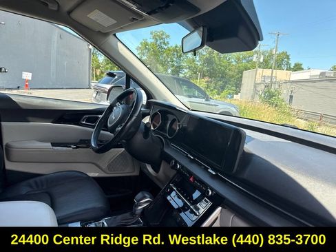Used 2022 Kia Carnival EX FWD image 11