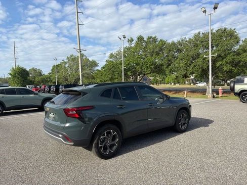 Used 2025 Chevrolet Trax LT w/ Driver Confidence Package image 5