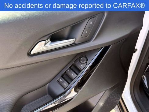 Certified 2025 Chevrolet Equinox LT FWD image 17