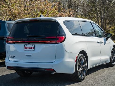 New 2026 Chrysler Pacifica Select FWD image 6