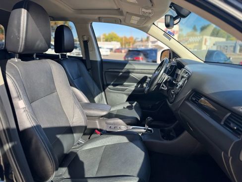 Used 2016 Mitsubishi Outlander GT image 6