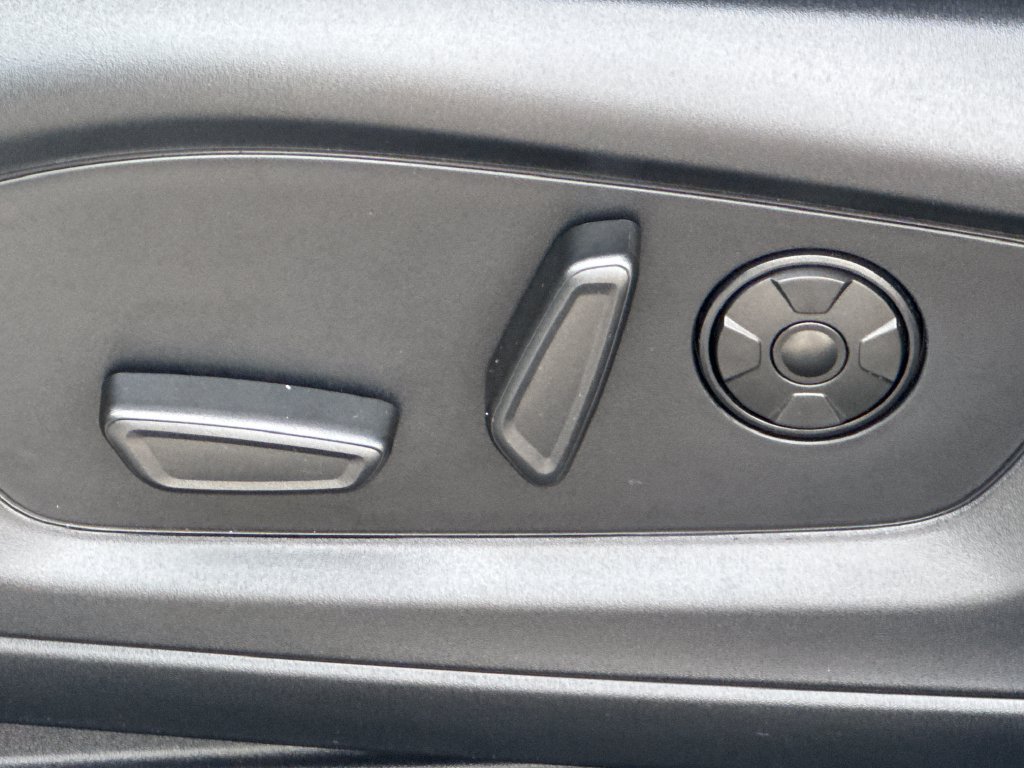 Used 2026 Ford Explorer Platinum RWD image 25