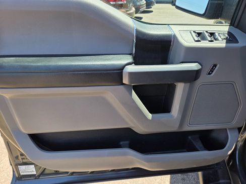 Used 2015 Ford F150 XLT image 7