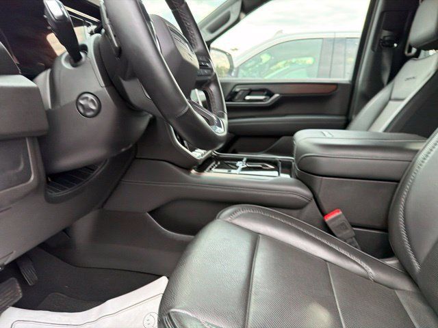 Used 2025 GMC Yukon Denali AWD/4WD image 34