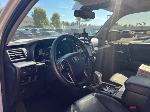 Used 2022 Toyota 4Runner TRD Off-Road Premium AWD/4WD image 9