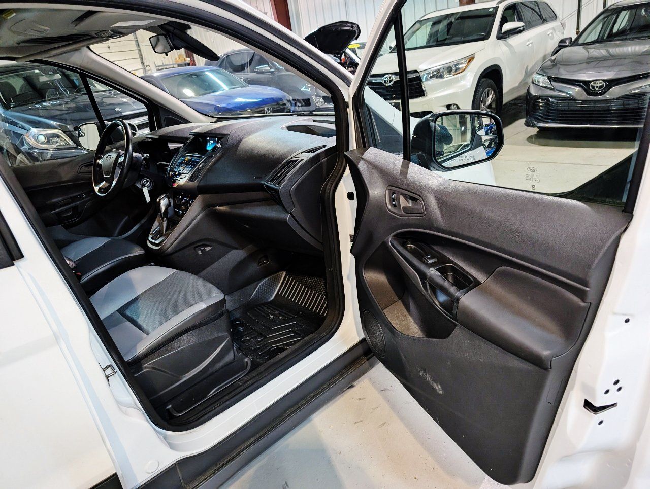 Used 2018 Ford Transit Connect XL FWD image 28