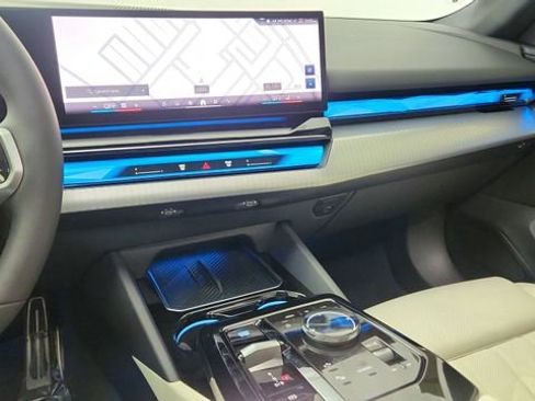 Used 2025 BMW i5 xDrive40 w/ M Sport Package image 47