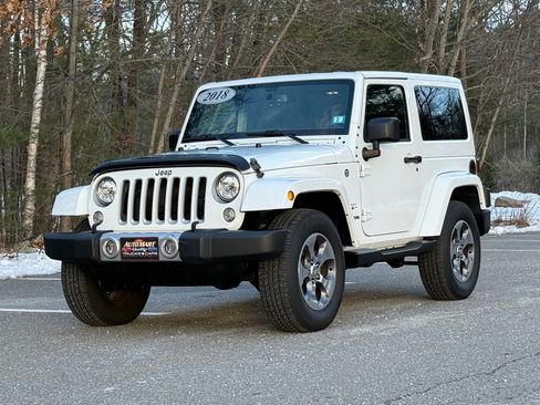 Used 2018 Jeep Wrangler Sahara w/ Connectivity Group image 7