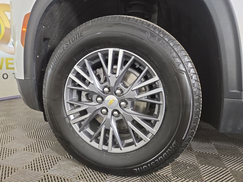 Certified 2025 Chevrolet Traverse LT w/ Driver Confidence Package image 35