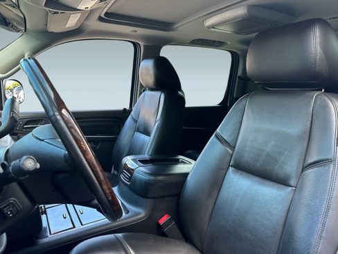 Used 2014 GMC Yukon XL Denali image 5