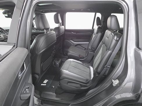 New 2025 Jeep Grand Cherokee L Altitude image 23