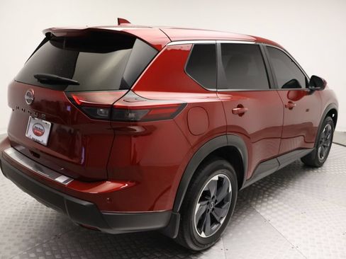 Used 2025 Nissan Rogue SV FWD image 8