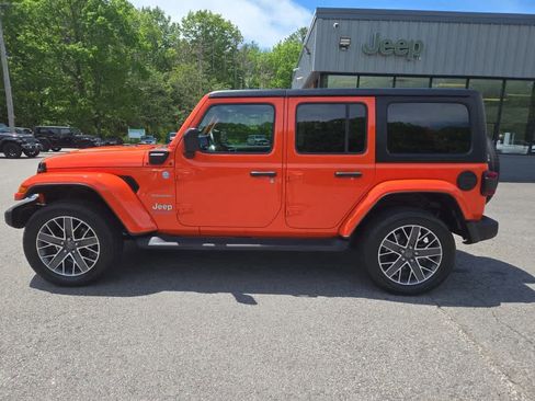 Used 2023 Jeep Wrangler Unlimited Sahara w/ Cold Weather Group AWD/4WD image 7