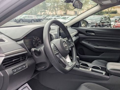 Used 2024 Nissan Altima 2.5 SV image 14