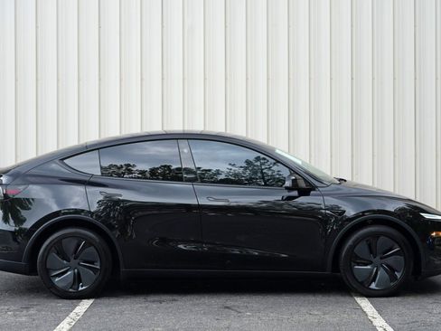 Used 2026 Tesla Model Y 2WD image 55