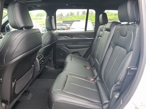 New 2025 Jeep Grand Cherokee Limited image 10