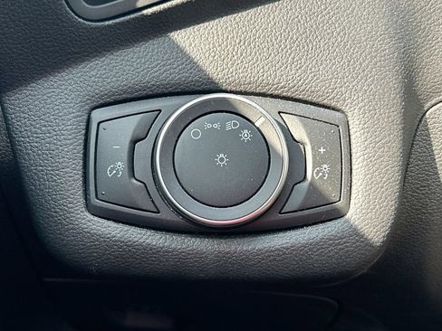 Used 2017 Ford C-MAX Energi SE w/ Equipment Group 401A FWD image 19