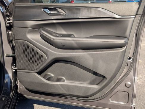 New 2025 Jeep Grand Cherokee L Laredo image 35