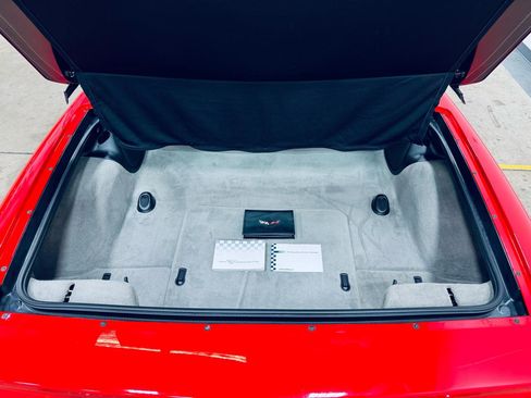 Used 2004 Chevrolet Corvette Coupe w/ Preferred Equipment Group RWD image 27