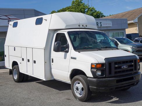 Used 2016 Ford E-450 and Econoline 450 Super Duty w/ Power Windows & Locks Group RWD image 8