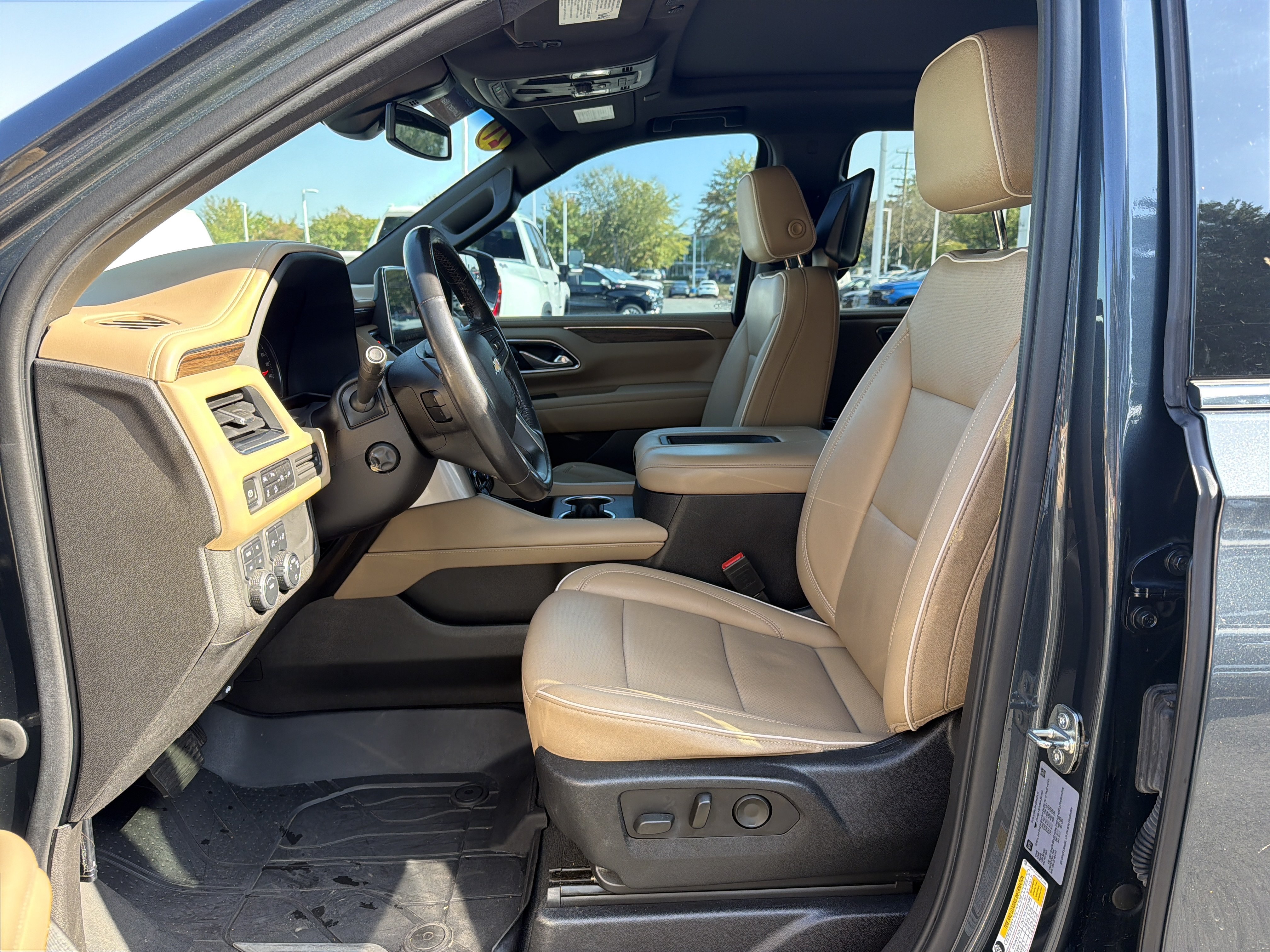 Used 2021 Chevrolet Suburban Premier AWD/4WD image 16