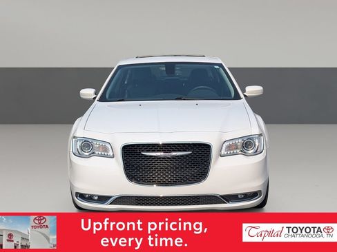 Used 2018 Chrysler 300 Touring L RWD image 3