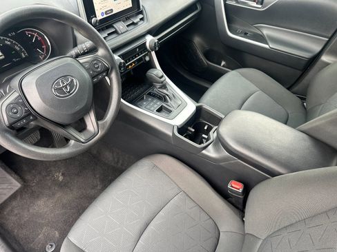 Used 2025 Toyota RAV4 XLE AWD/4WD image 9