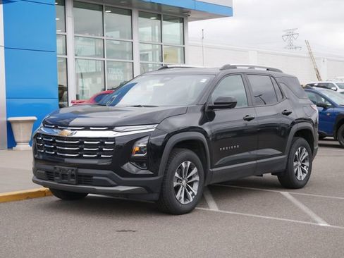 Used 2025 Chevrolet Equinox LT w/ Convenience Package II AWD/4WD image 2