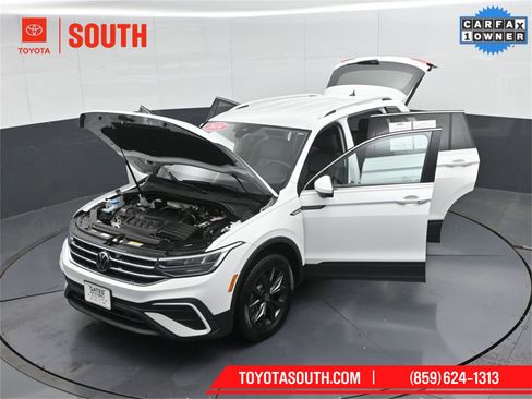 Used 2024 Volkswagen Tiguan SE image 56