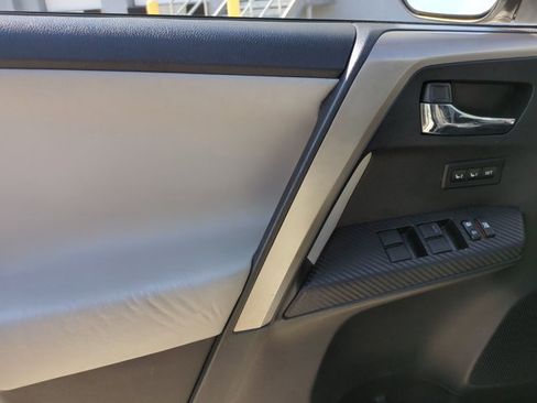 Used 2015 Toyota RAV4 Limited FWD image 9