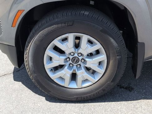 Used 2024 Nissan Frontier SV RWD image 10