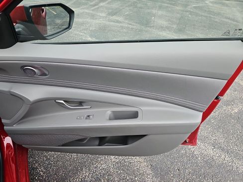 Used 2025 Hyundai Elantra SEL FWD image 15