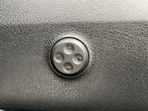 Used 2024 Mercedes-Benz GLC 300 4MATIC image 12