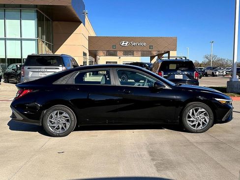 Used 2024 Hyundai Elantra SEL image 8