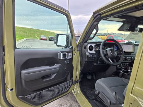 New 2026 Jeep Gladiator Sport AWD/4WD image 10